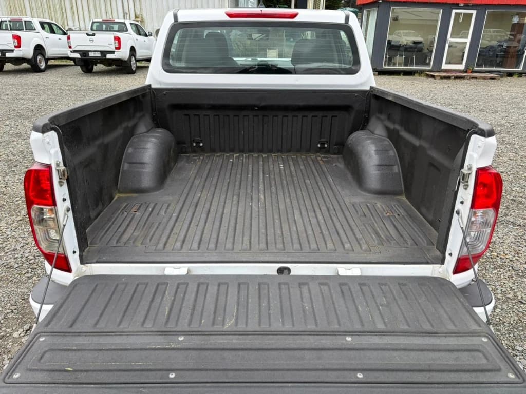 Nissan Navara D Cab Mt 4x4 2.3 año 2023