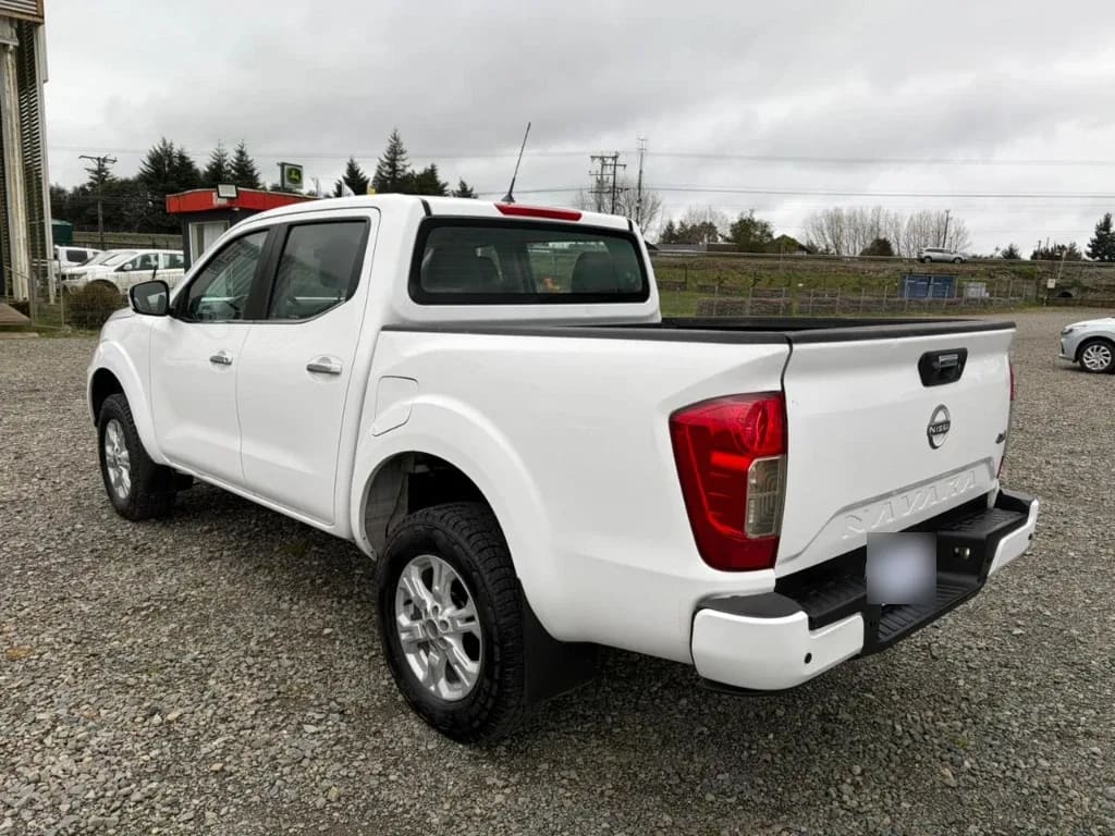 Nissan Navara D Cab Mt 4x4 2.3 año 2023