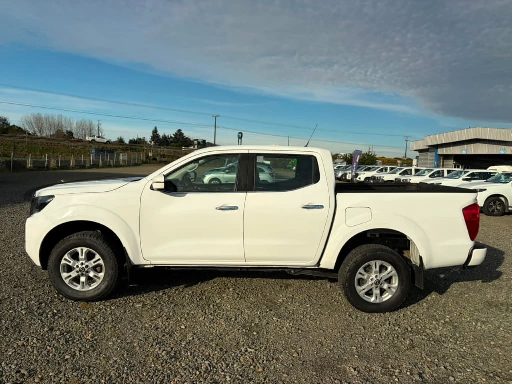Nissan Navara D Cab Mt 4x4 2.3 Xe año 2023