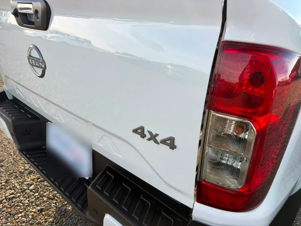 Nissan Navara D Cab Mt 4x4 2.3 Xe año 2023