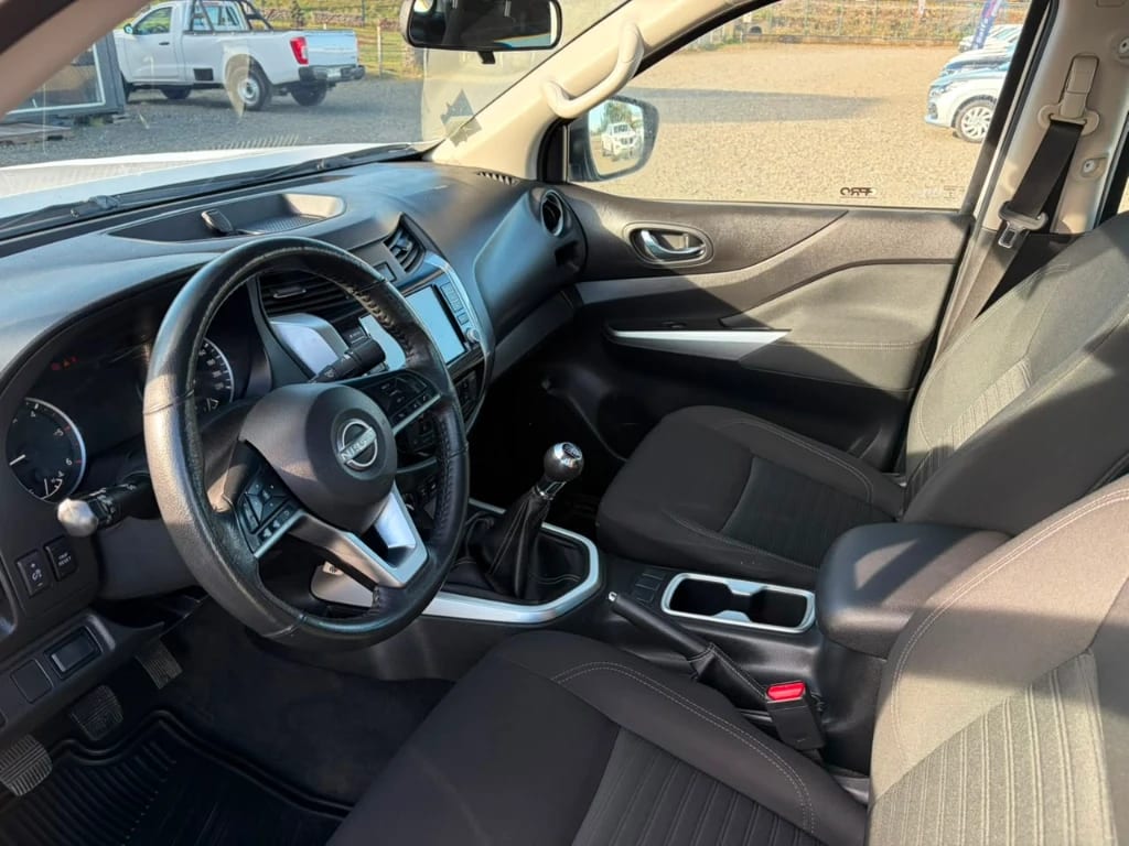 Nissan Navara D Cab Mt 4x4 2.3 Xe año 2023