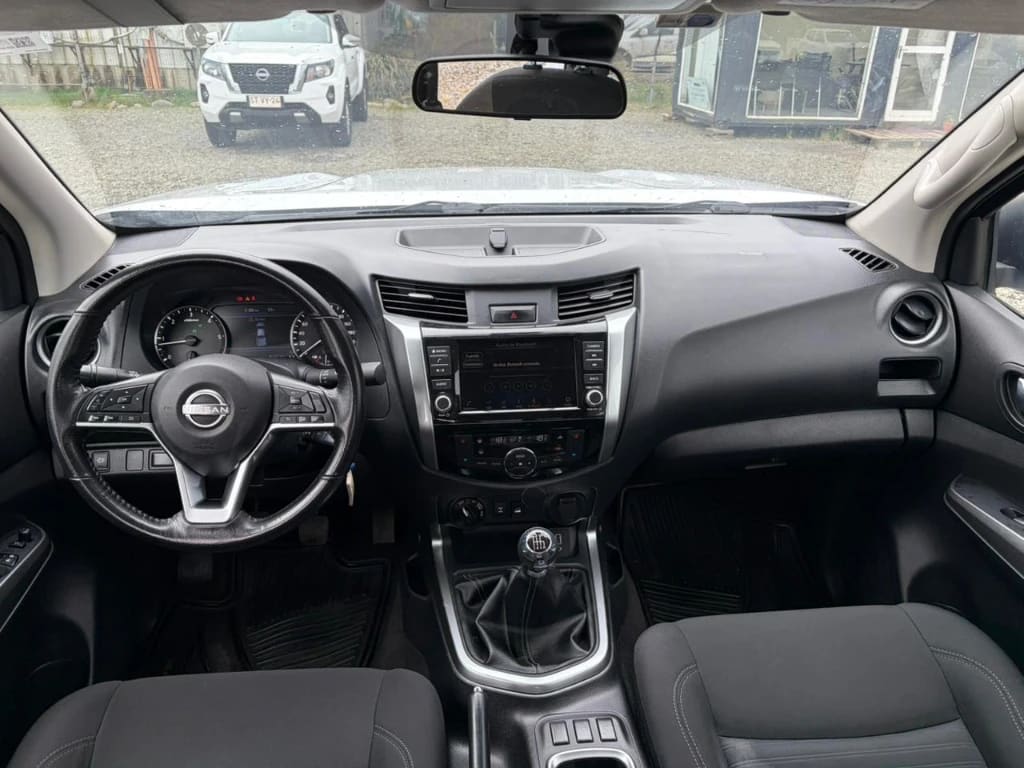 Nissan Navara D Cab Mt 4x4 2.3 año 2023