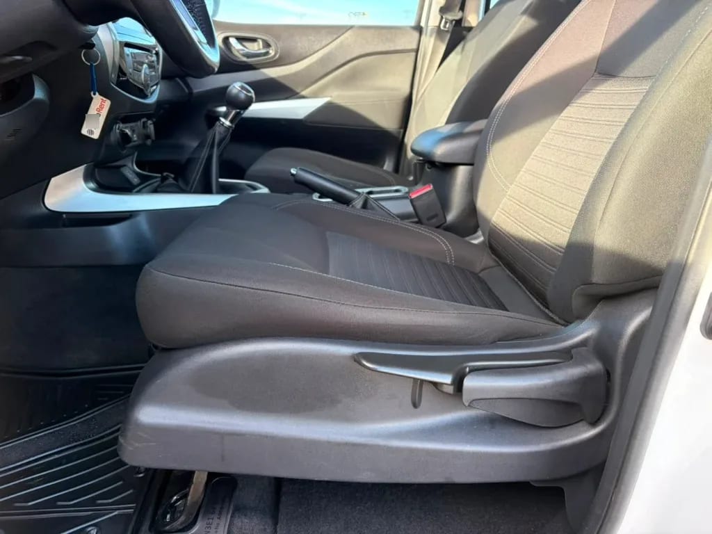 Nissan Navara D Cab Mt 4x4 2.3 Xe año 2023
