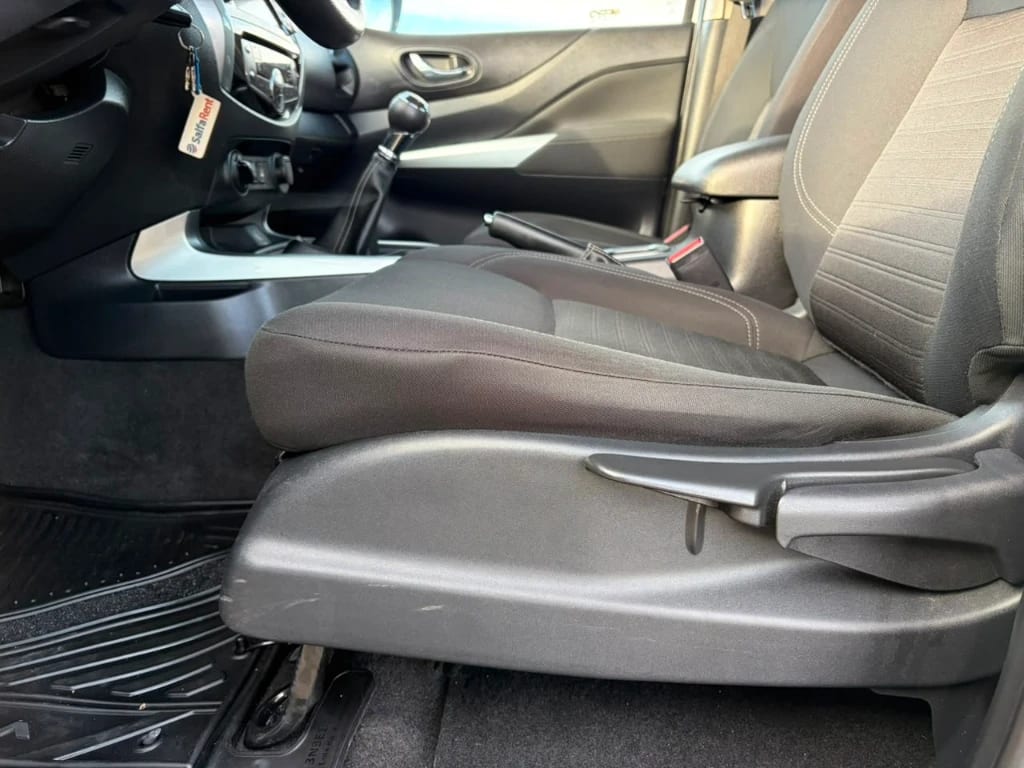 Nissan Navara D Cab Mt 4x4 2.3 Xe año 2023
