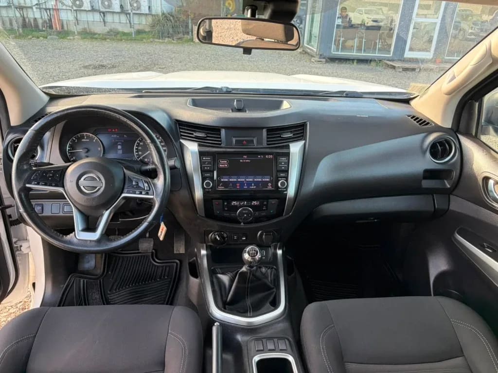 Nissan Navara D Cab Mt 4x4 2.3 Xe año 2023