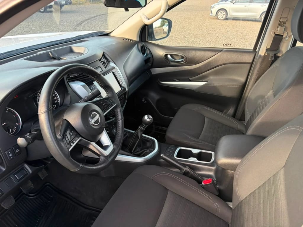 Nissan Navara D Cab Mt 4x4 2.3 Xe año 2023