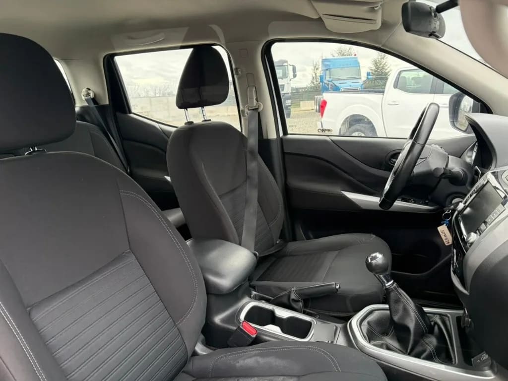 Nissan Navara D Cab Mt 4x4 2.3 año 2023