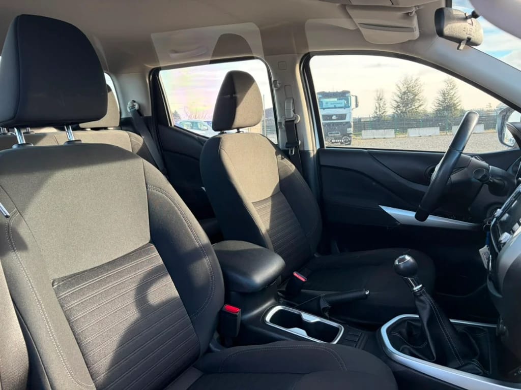 Nissan Navara D Cab Mt 4x4 2.3 Xe año 2023