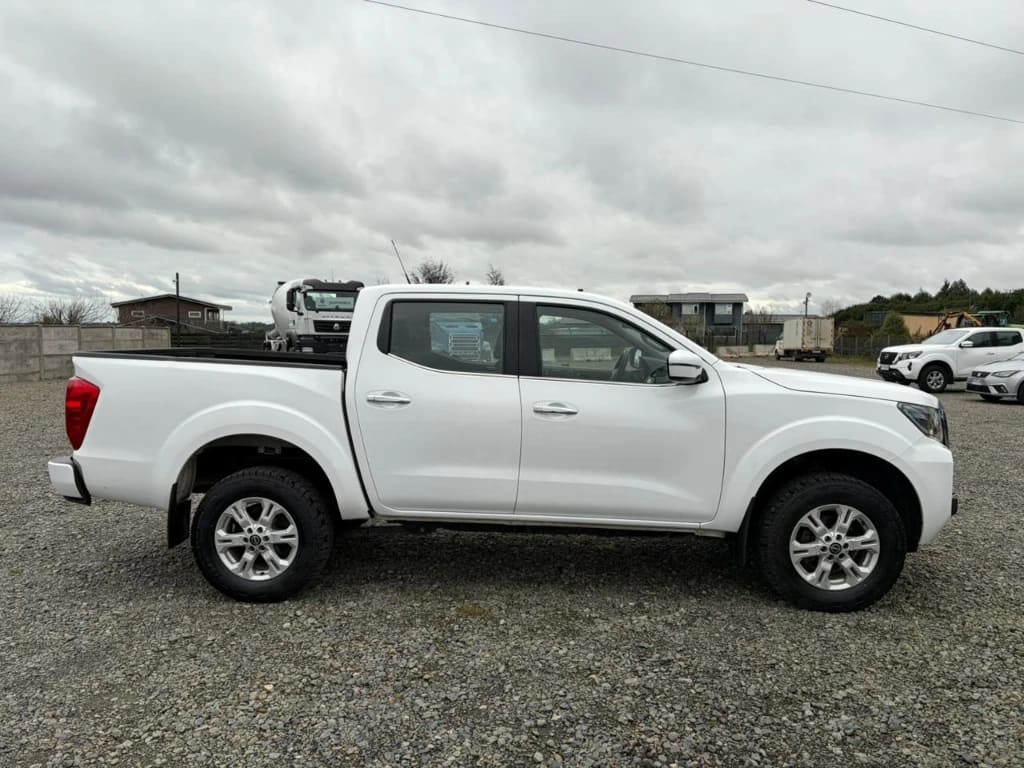 Nissan Navara D Cab Mt 4x4 2.3 año 2023