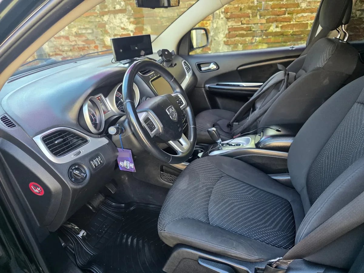 DODGE JOURNEY 2.4 2 Corridas At año 2015