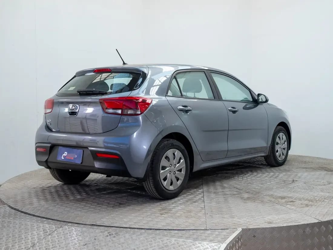 Kia Rio 5 1.4 Lx Ac Mt año 2021