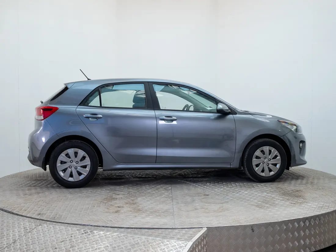 Kia Rio 5 1.4 Lx Ac Mt año 2021