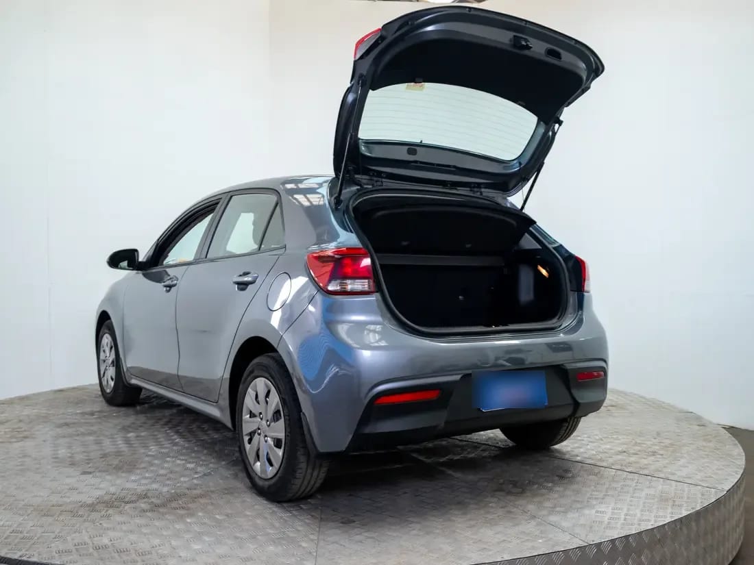 Kia Rio 5 1.4 Lx Ac Mt año 2021