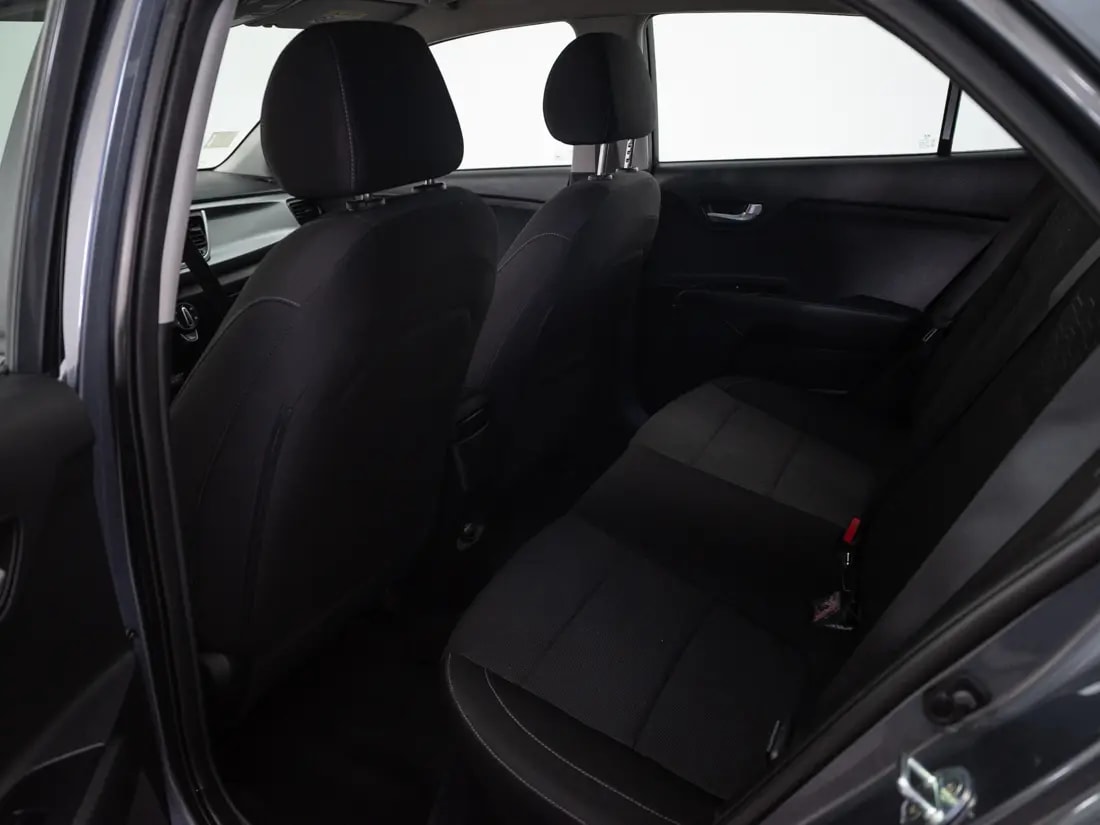 Kia Rio 5 1.4 Lx Ac Mt año 2021