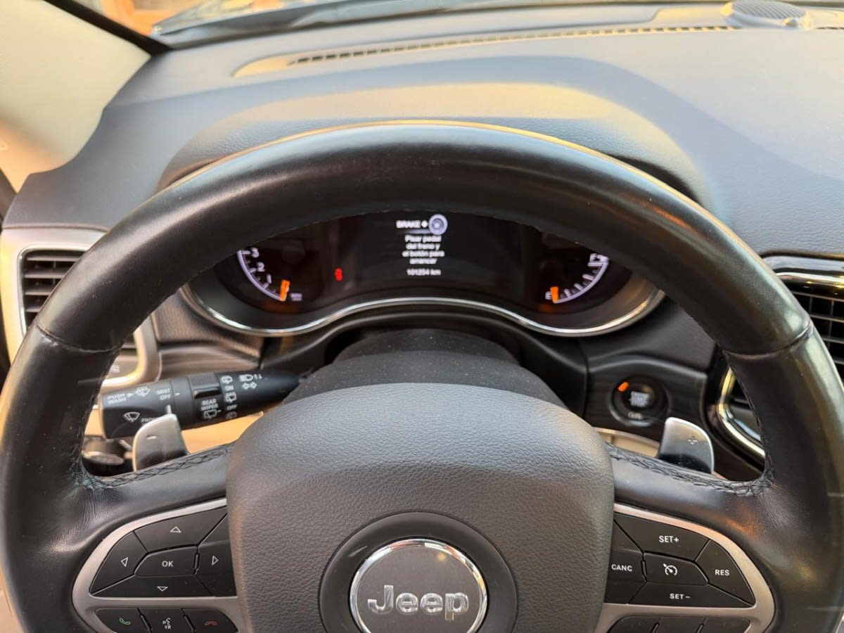 Jeep Grand Cherokee Limited 3.6 4x4 At8 año 2022