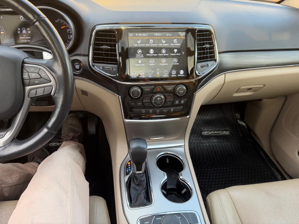 Jeep Grand Cherokee Limited 3.6 4x4 At8 año 2022
