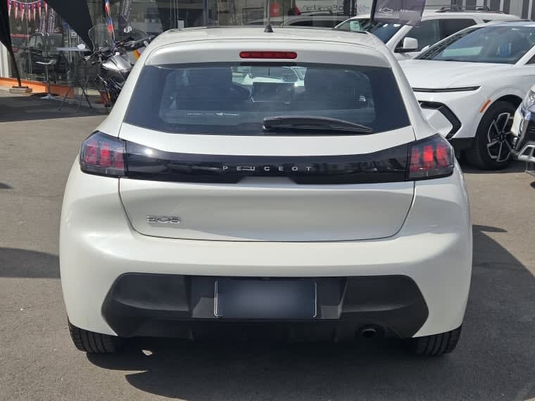 Peugeot 208 Style Puretech 75 1.2 año 2024