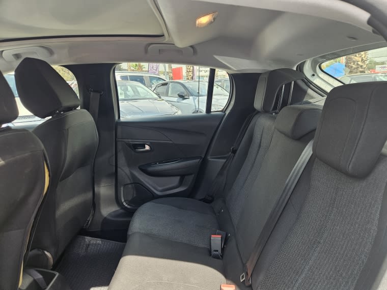 Peugeot 208 Style Puretech 75 1.2 año 2024