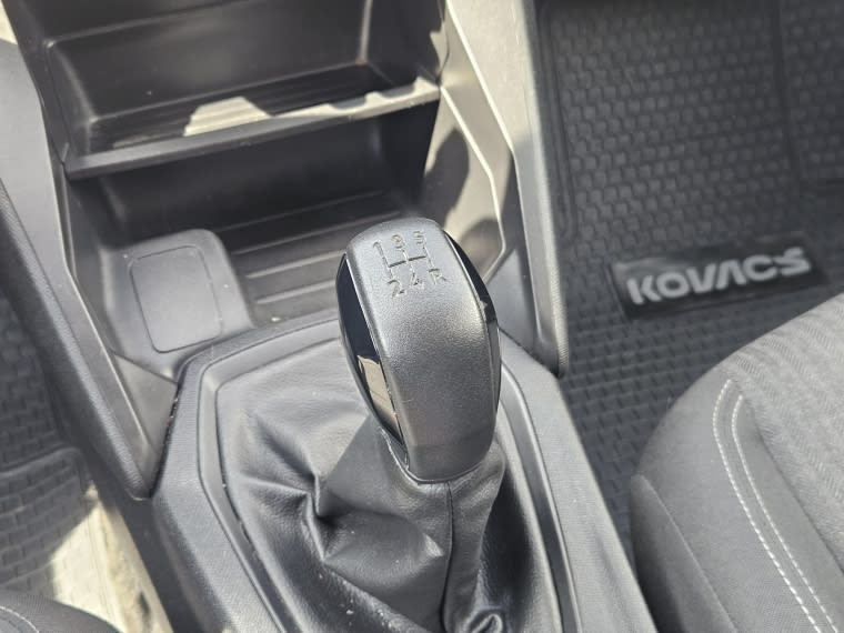Peugeot 208 Style Puretech 75 1.2 año 2024