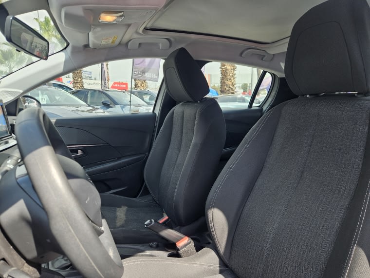 Peugeot 208 Style Puretech 75 1.2 año 2024