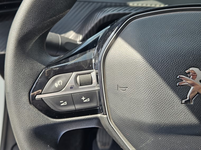 Peugeot 208 Style Puretech 75 1.2 año 2024