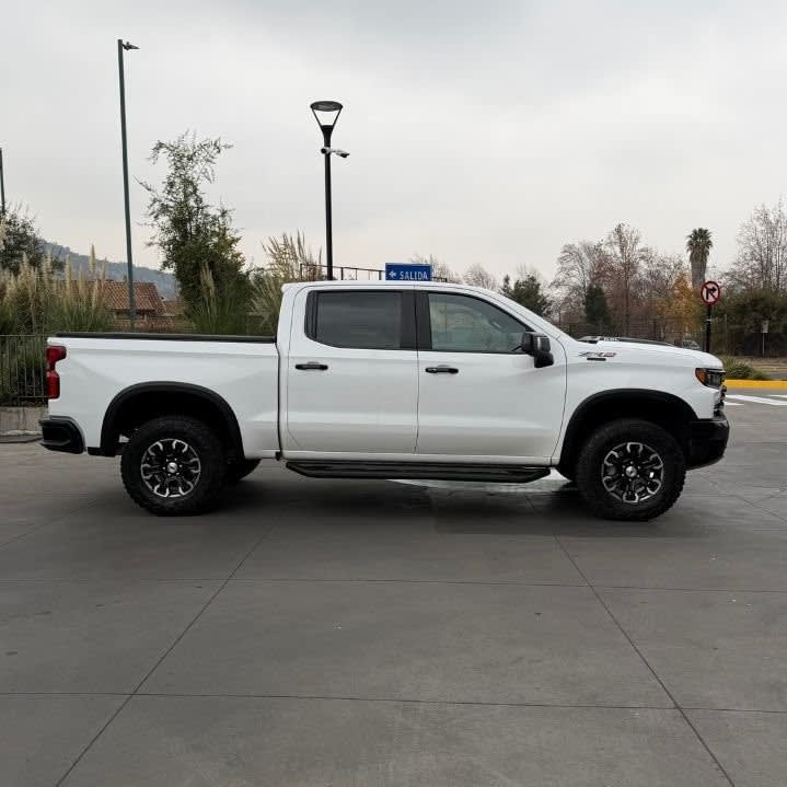 CHEVROLET SILVERADO 5.3 Cc Lt Tb At 4x4 año 2023