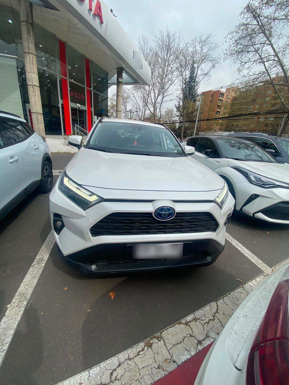 Toyota Rav 4 2.5 Xle Hybrid Hv 4x2 Cvt At 5p año 2024