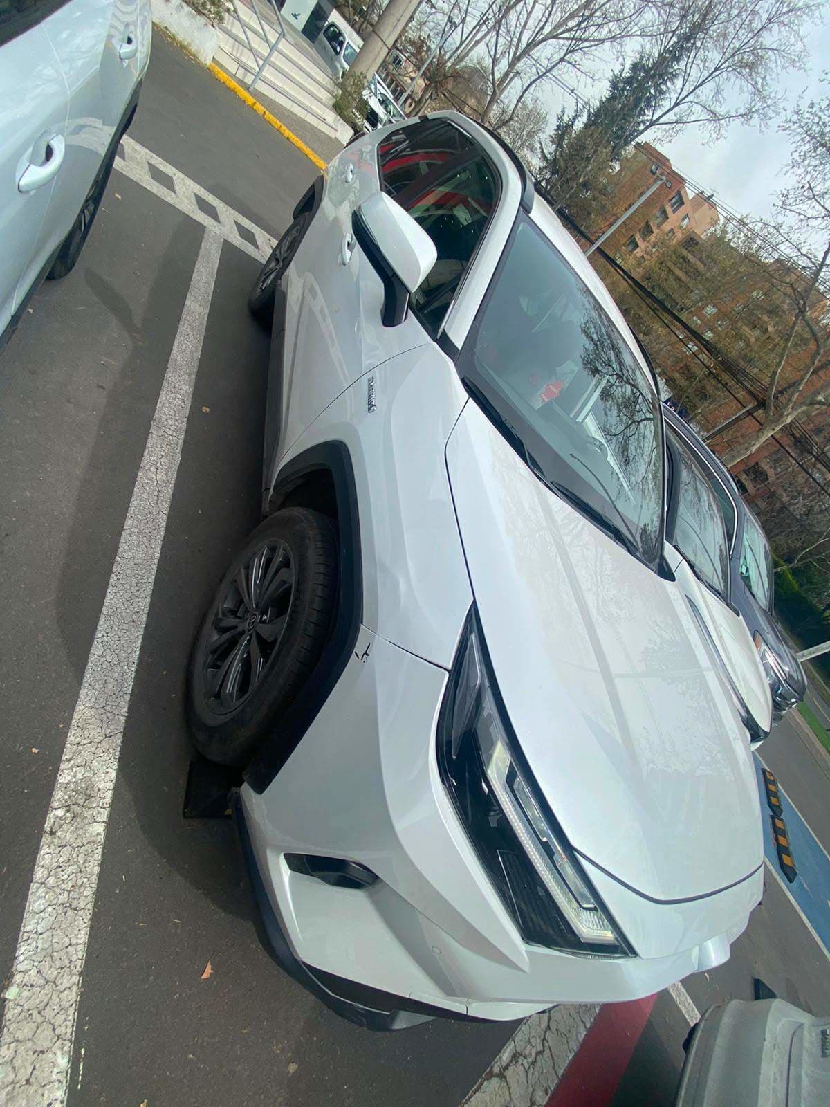 Toyota Rav 4 2.5 Xle Hybrid Hv 4x2 Cvt At 5p año 2024