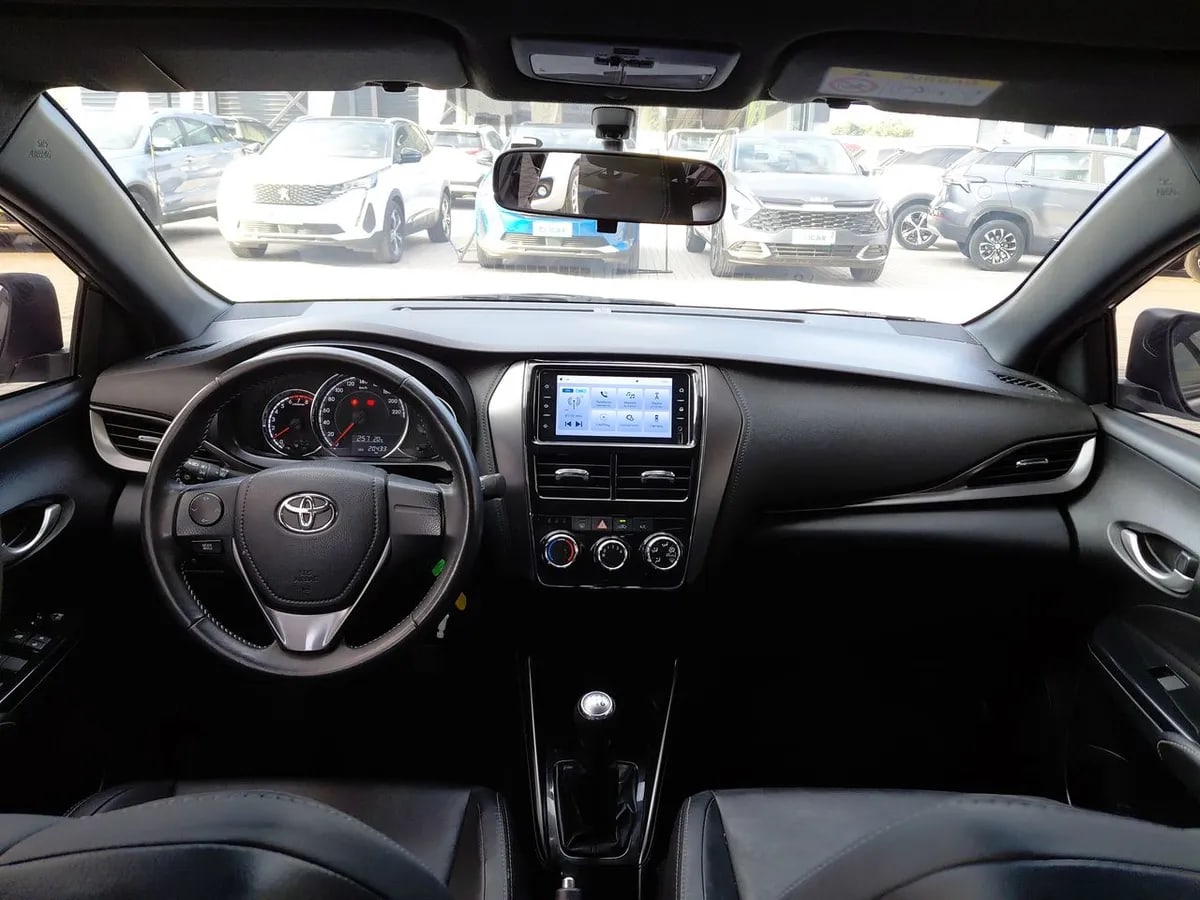 Toyota Yaris 1.5 Sport 4x2 Hb Mt 5p año 2024