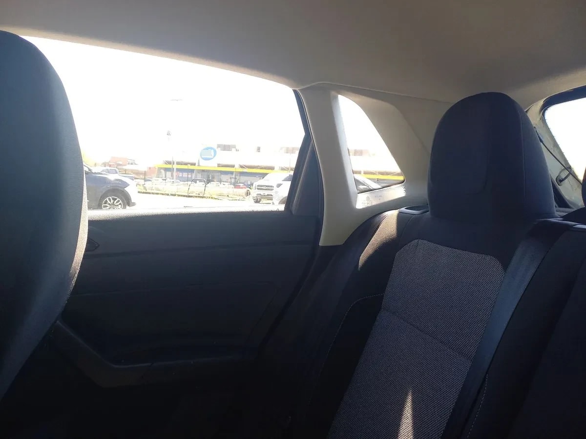 Volkswagen Polo 1.0 Comfortline 4x2 At6 5p año 2024