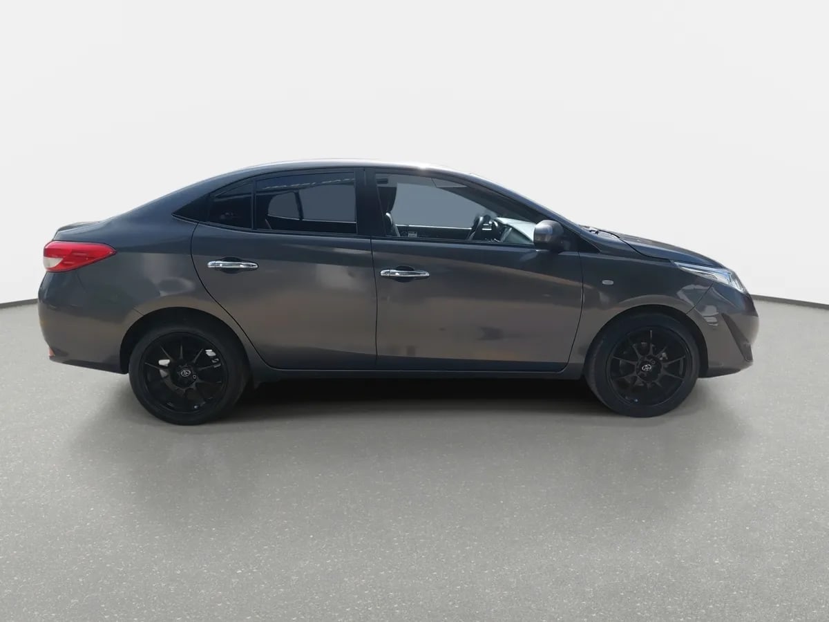 Toyota Yaris 1.5 Gli 4x2 E Mt 4p año 2019