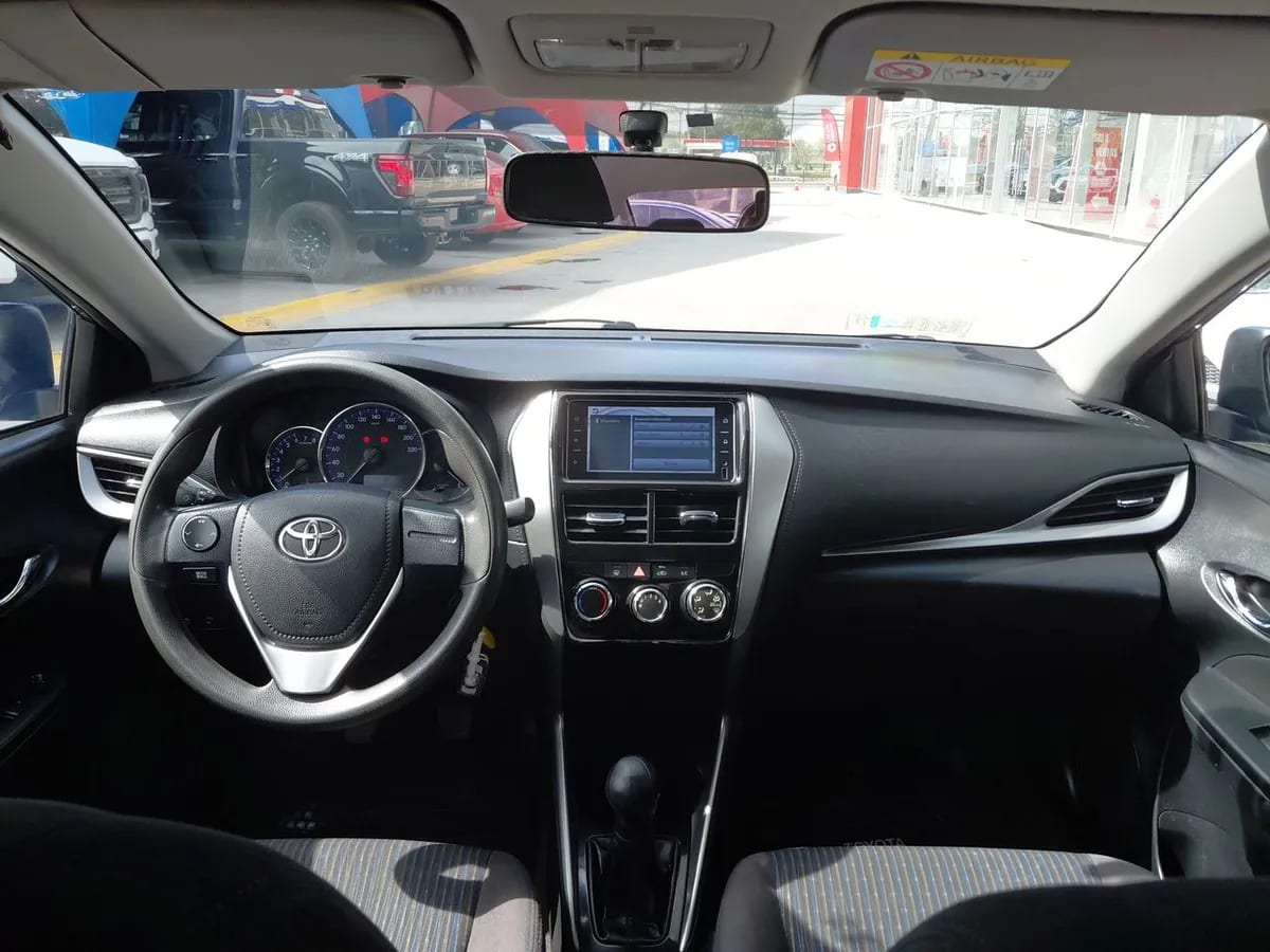 Toyota Yaris 1.5 Gli 4x2 E Mt 4p año 2019