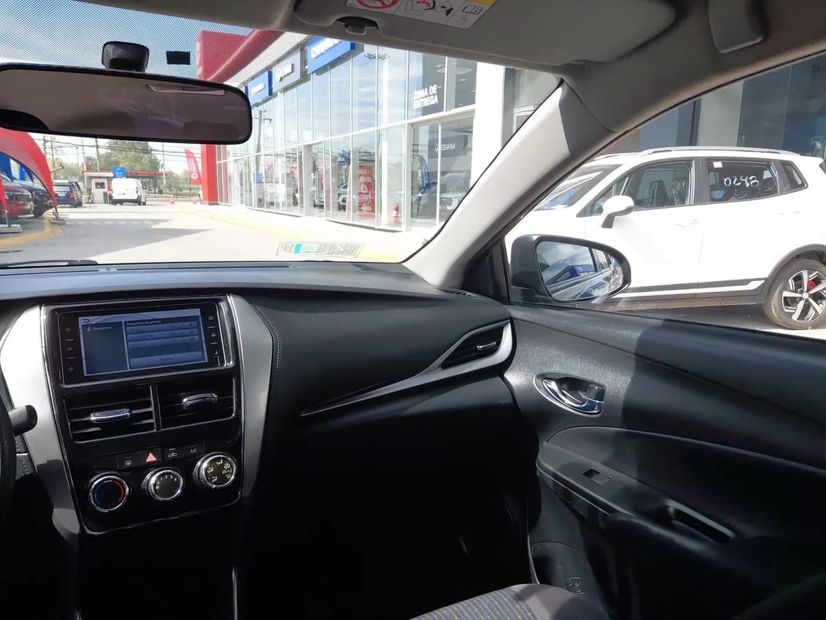 Toyota Yaris 1.5 Gli 4x2 E Mt 4p año 2019
