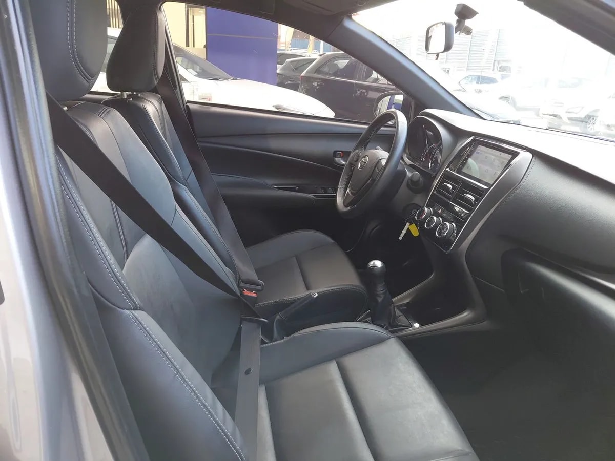 Toyota Yaris 1.5 Sport 4x2 Hb Mt 5p año 2024