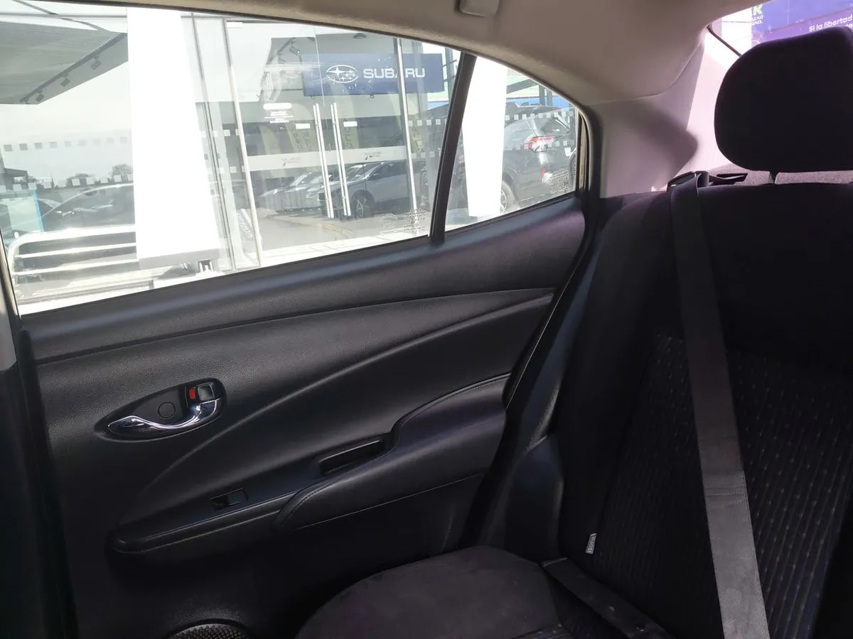Toyota Yaris 1.5 Gli 4x2 E Mt 4p año 2019
