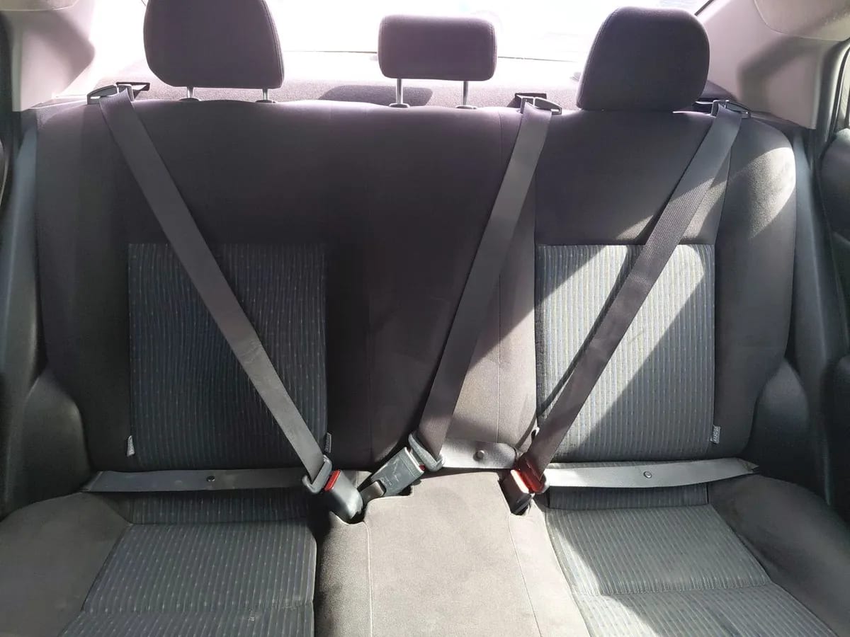 Toyota Yaris 1.5 Gli 4x2 E Mt 4p año 2019