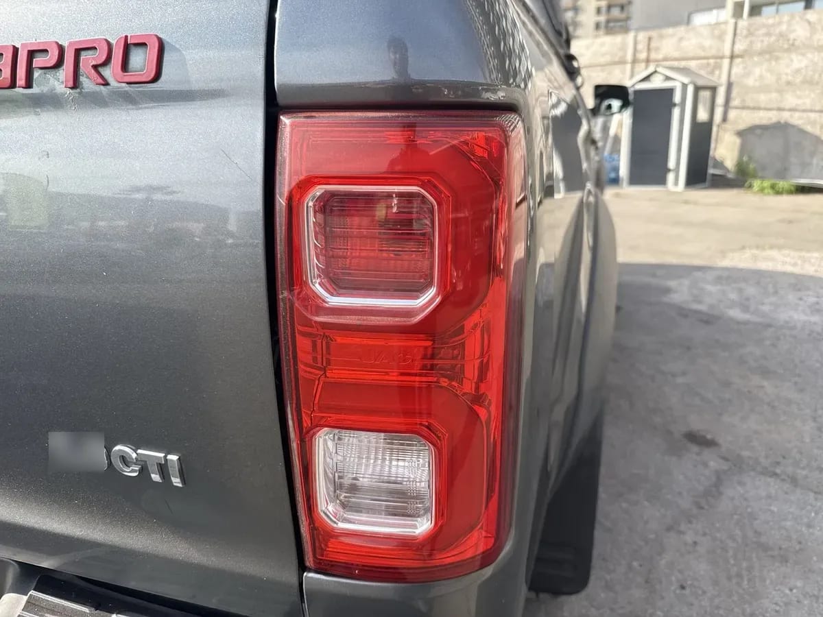 JAC T8 Pro 2.0 Luxury 4x2 Diesel Mt 4p año 2023