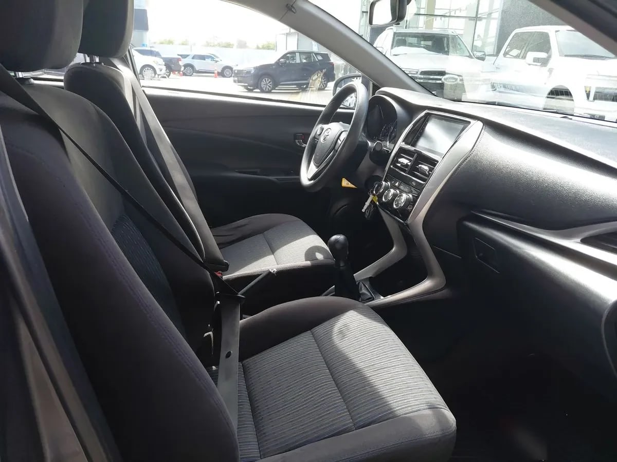 Toyota Yaris 1.5 Gli 4x2 E Mt 4p año 2019