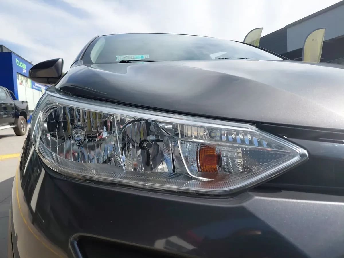Toyota Yaris 1.5 Gli 4x2 E Mt 4p año 2019