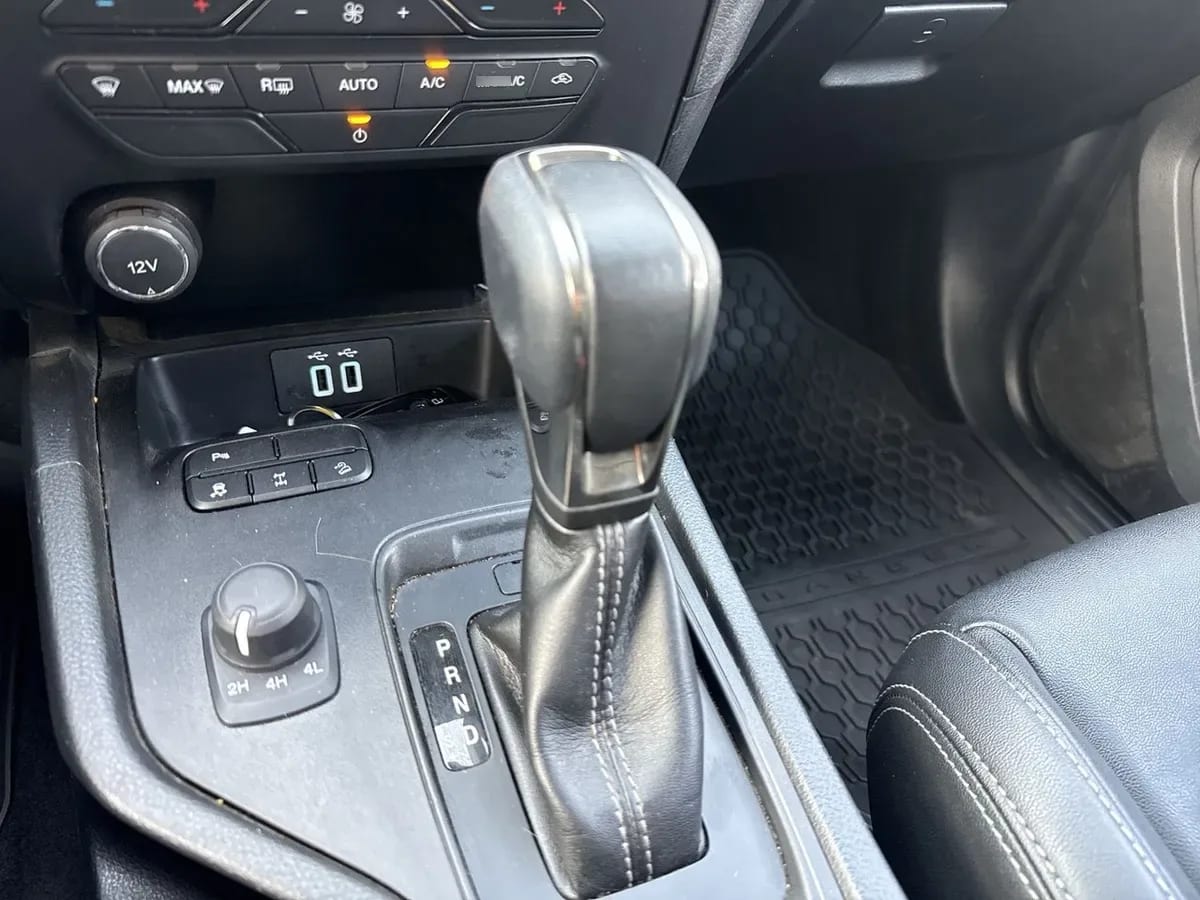 Ford Ranger 3.2 Ltd Euro 6 Diesel 4x4 Dob. Cab. At 4p año 2023