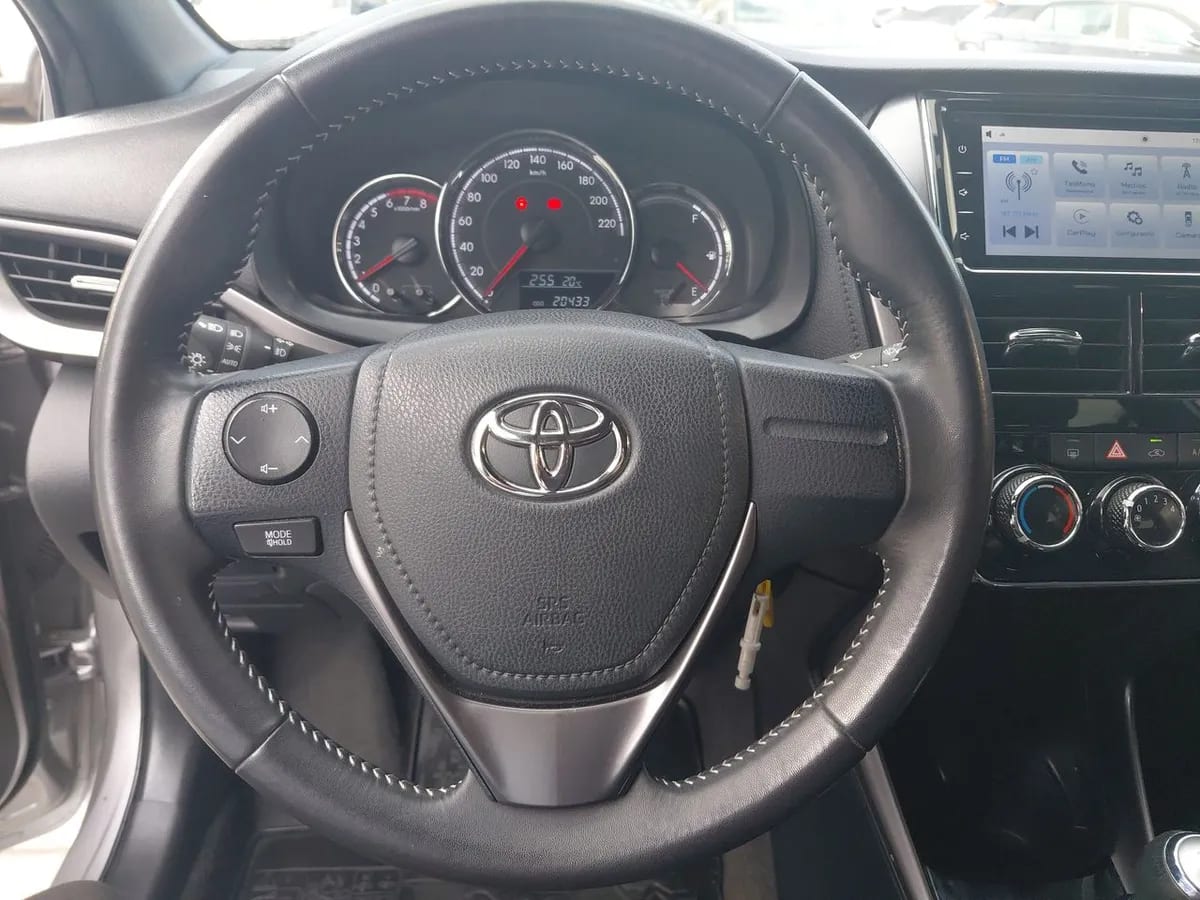 Toyota Yaris 1.5 Sport 4x2 Hb Mt 5p año 2024