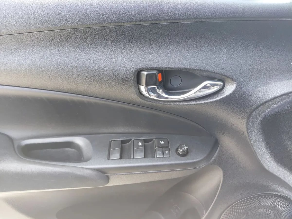 Toyota Yaris 1.5 Gli 4x2 E Mt 4p año 2019