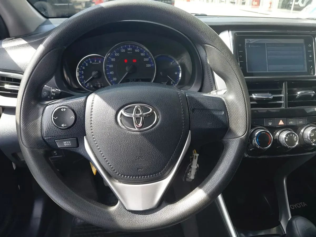 Toyota Yaris 1.5 Gli 4x2 E Mt 4p año 2019