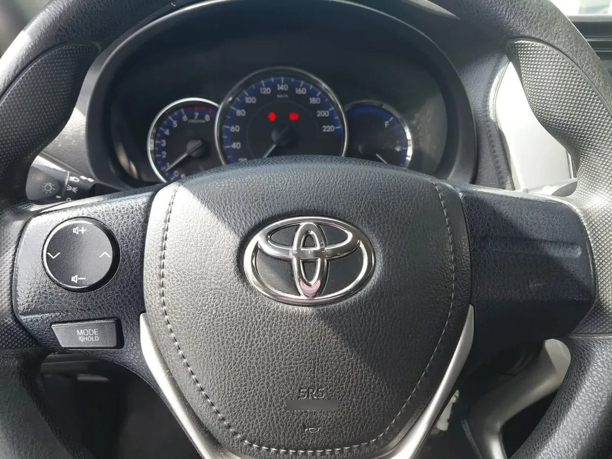 Toyota Yaris 1.5 Gli 4x2 E Mt 4p año 2019