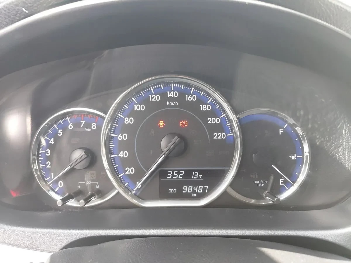 Toyota Yaris 1.5 Gli 4x2 E Mt 4p año 2019