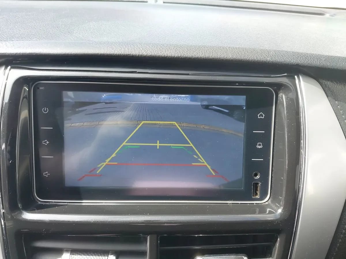 Toyota Yaris 1.5 Gli 4x2 E Mt 4p año 2019