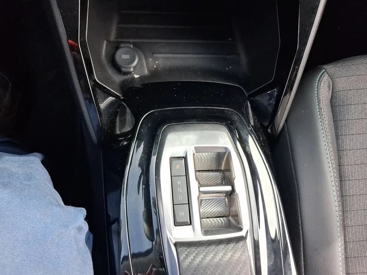 Peugeot 2008 1.2 Allure Puretech 130 4x2 At 5p año 2022