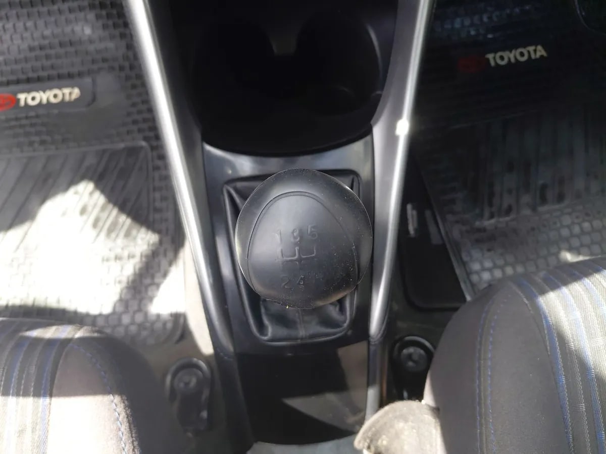 Toyota Yaris 1.5 Gli 4x2 E Mt 4p año 2019