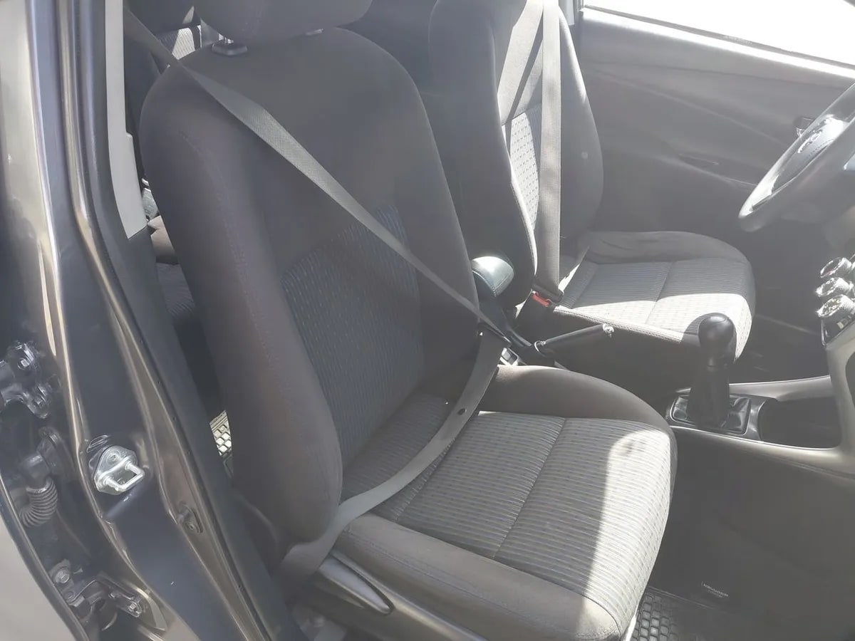 Toyota Yaris 1.5 Gli 4x2 E Mt 4p año 2019