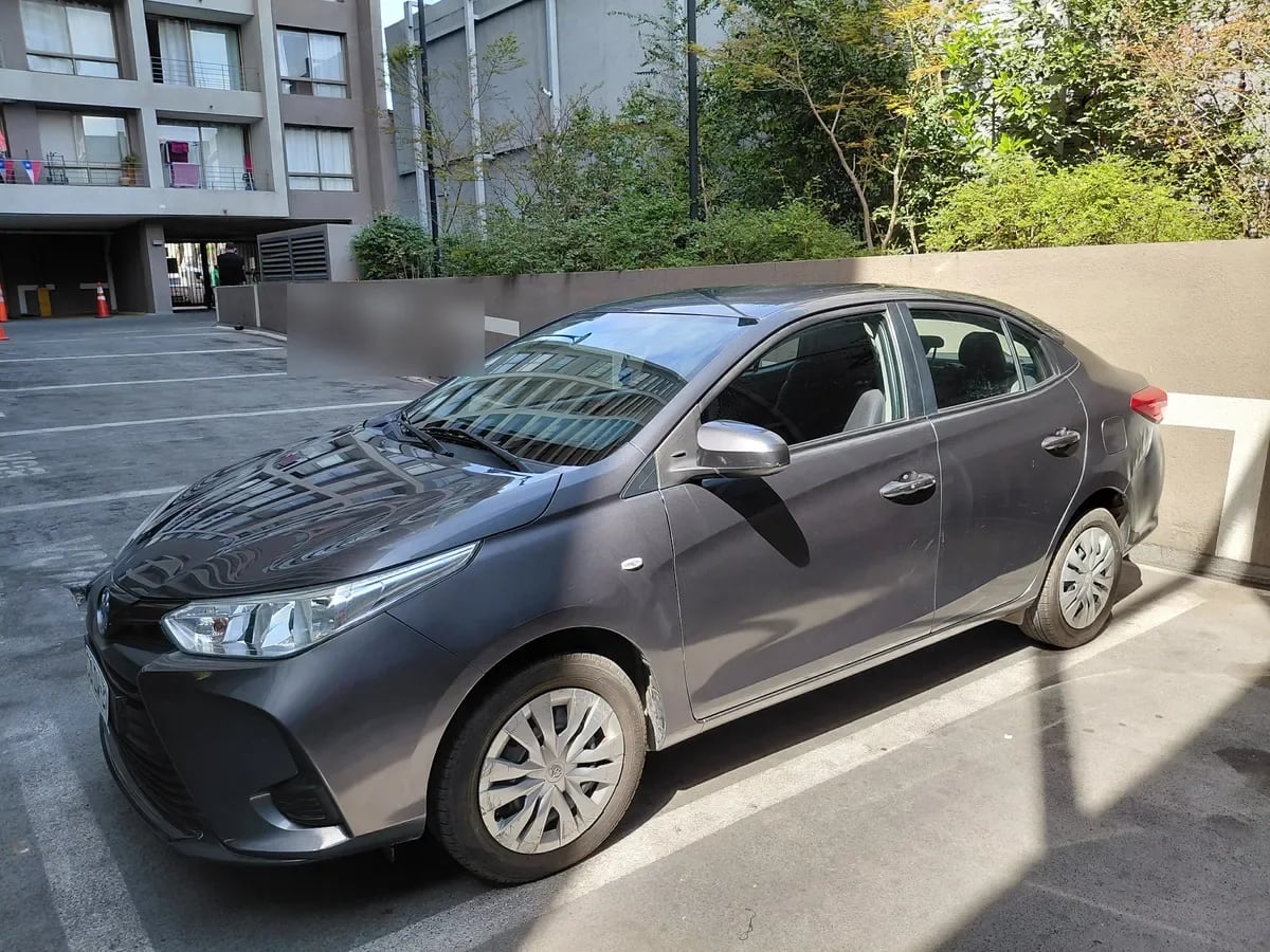 TOYOTA YARIS 1.5 Sedan Gli E Mt año 2022